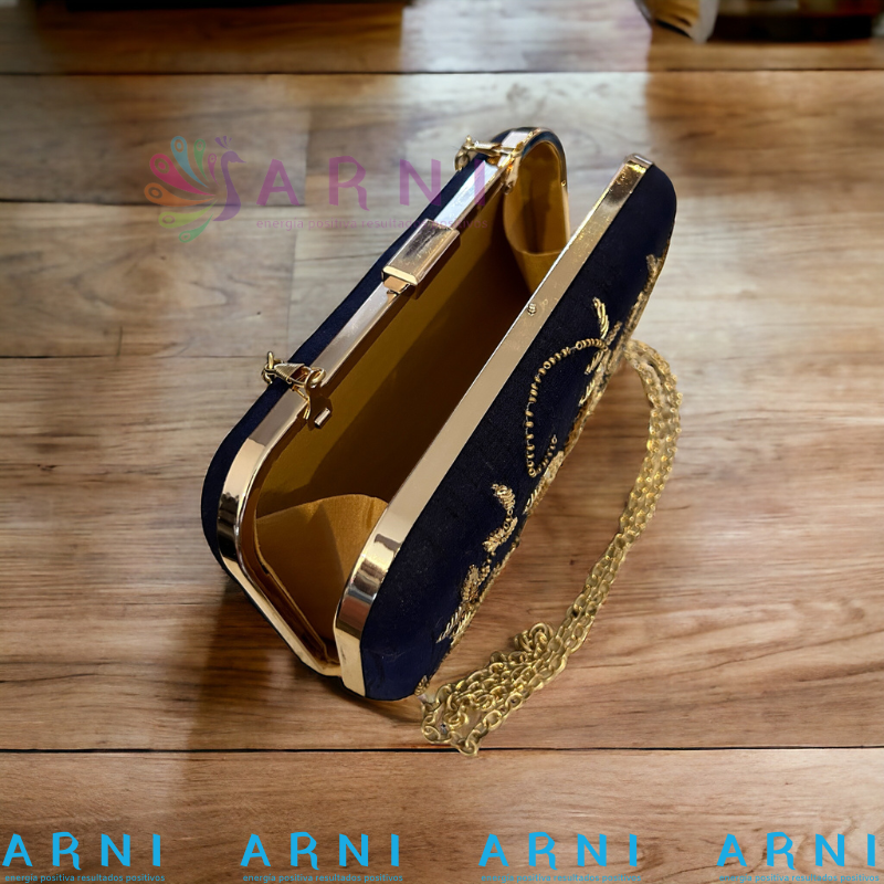 Cartera de color azul con pàjaros bordados a mano