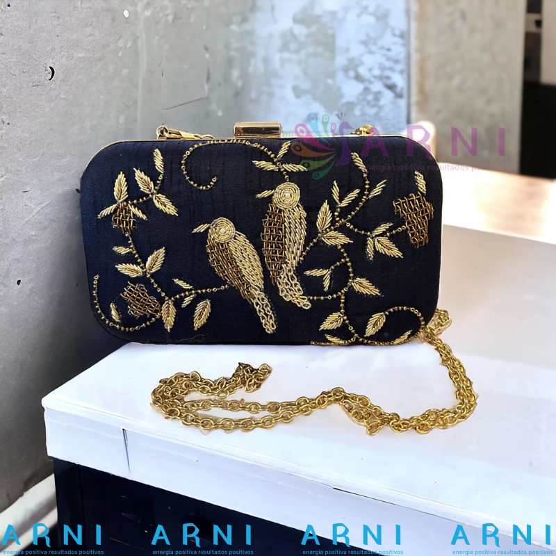 Cartera de color azul con pàjaros bordados a mano